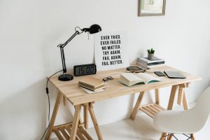 designerskie biurko do pokoju